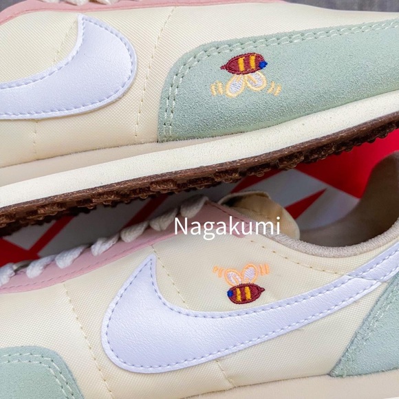 🤍🌸🐝 Nike Waffle pastel bee shoes  (Special edition) - Picture 4 of 4